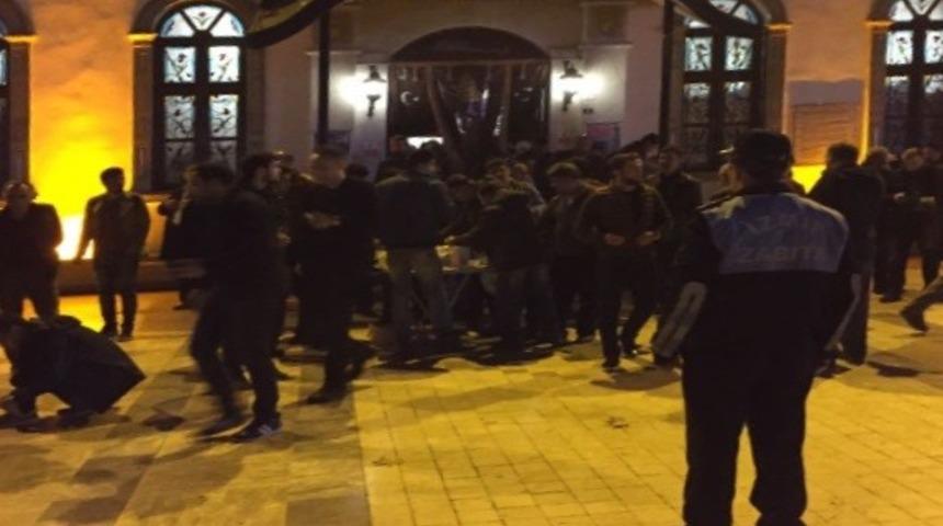 İzmit’te dilenen 84 kişiye zabıta ekipleri müdahale etti