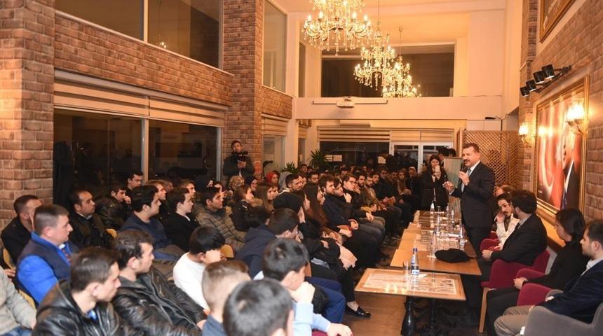 Yücel Yılmaz, gençlerle buluştu