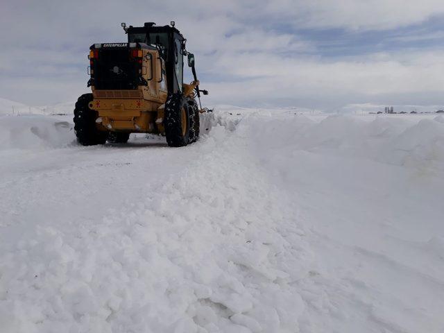 Çaldıran’da 80 yerleşim yeri ulaşıma kapandı