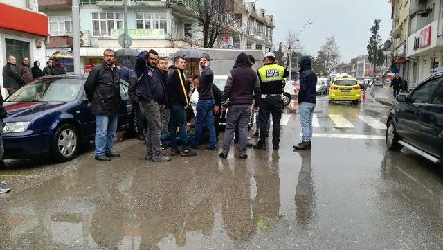 Sakarya’da otomobilin çarptığı yaya yaralandı