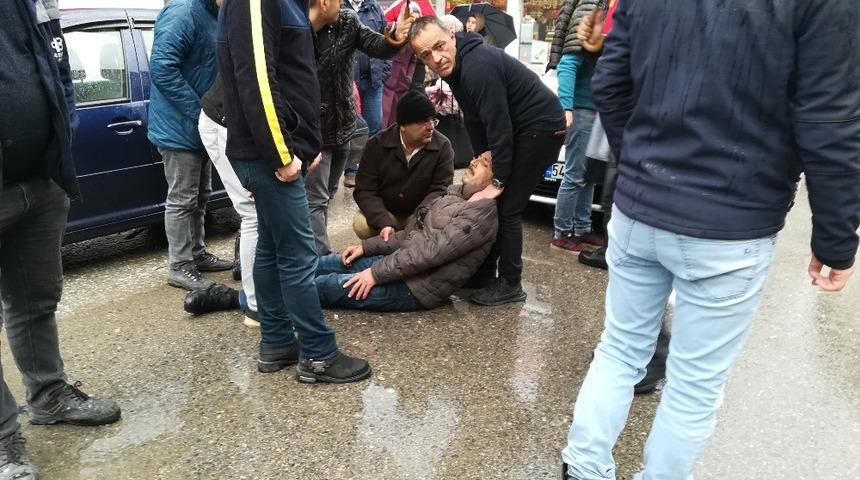 Sakarya&rsquo;da otomobilin &ccedil;arptığı yaya yaralandı