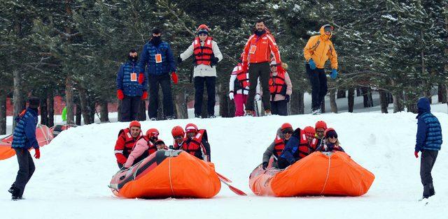 Büyükelçiler, karda rafting yaptı
