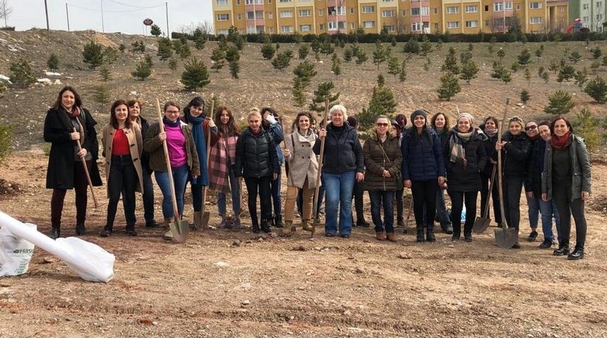 Kadın cinayetlerinde hayatını kaybeden kadınlar anısına fidan diktiler