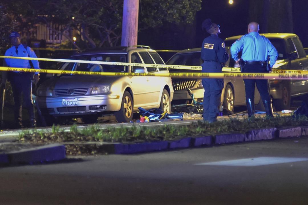 ABD'de ara&ccedil; kalabalığa daldı: 2 &ouml;l&uuml;, 8 yaralı 