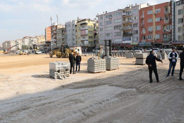 Başkan Ergün eski garajda devam eden çalışmaları inceledi