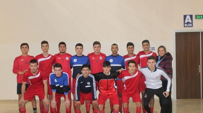 Burhaniyeli gençler Çanakkale’de Futsal şampiyonu oldu