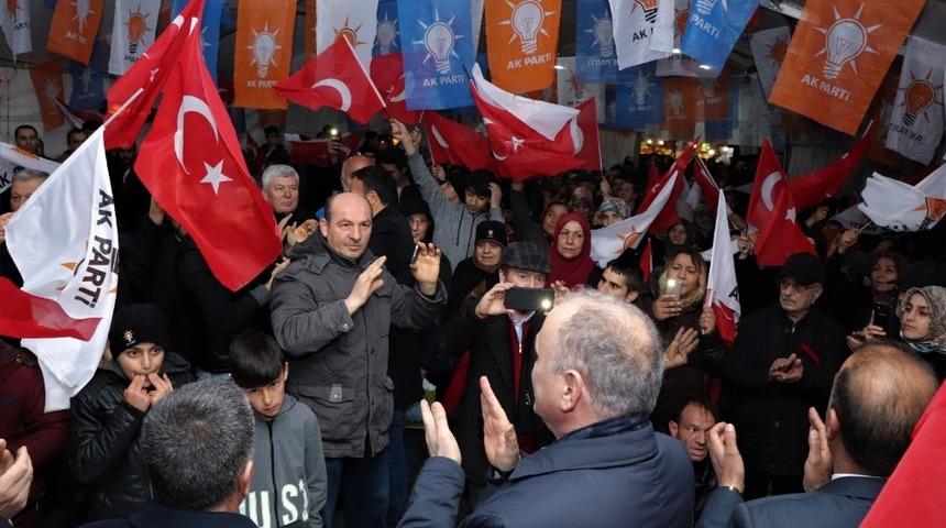 Çay Mahallesi Faruk Özlü’yü bağrına bastı