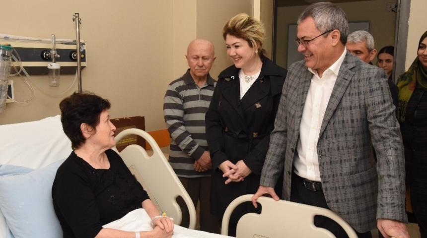 Vali Deniz ve eşinden şehit annesine ’Geçiş olsun’ ziyareti