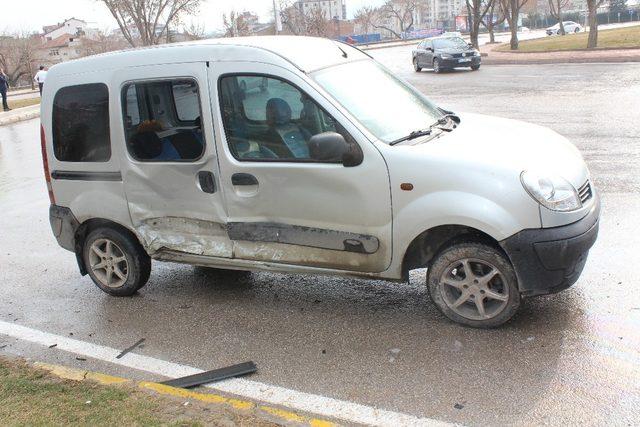 Elazığ’da trafik kazası: 3 yaralı