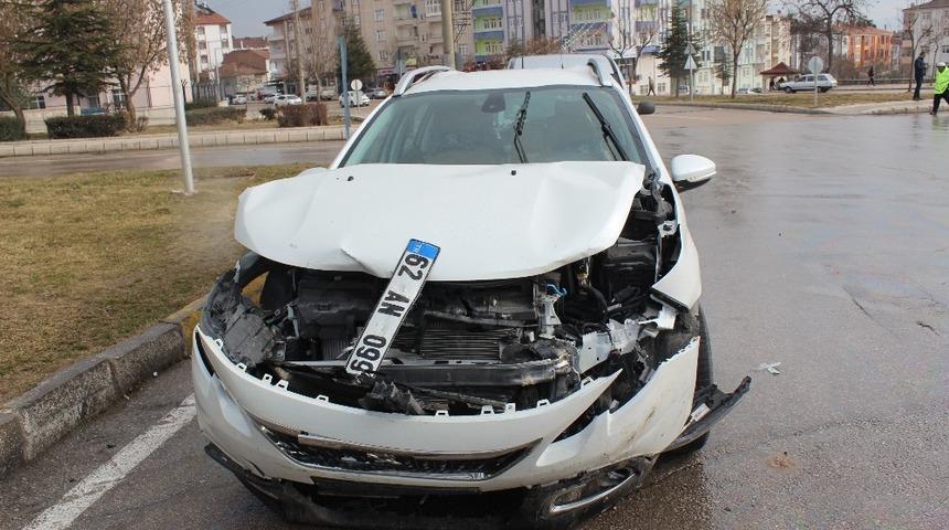 Elazığ’da trafik kazası: 3 yaralı