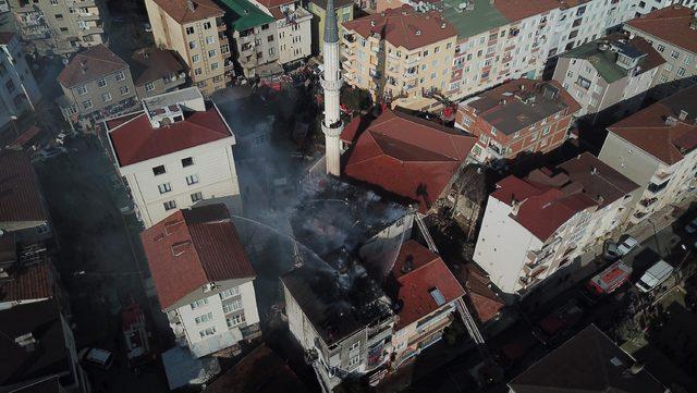 (Havadan fotoğraflarla) - Pendik'te 4 katlı binanın çatısı yandı