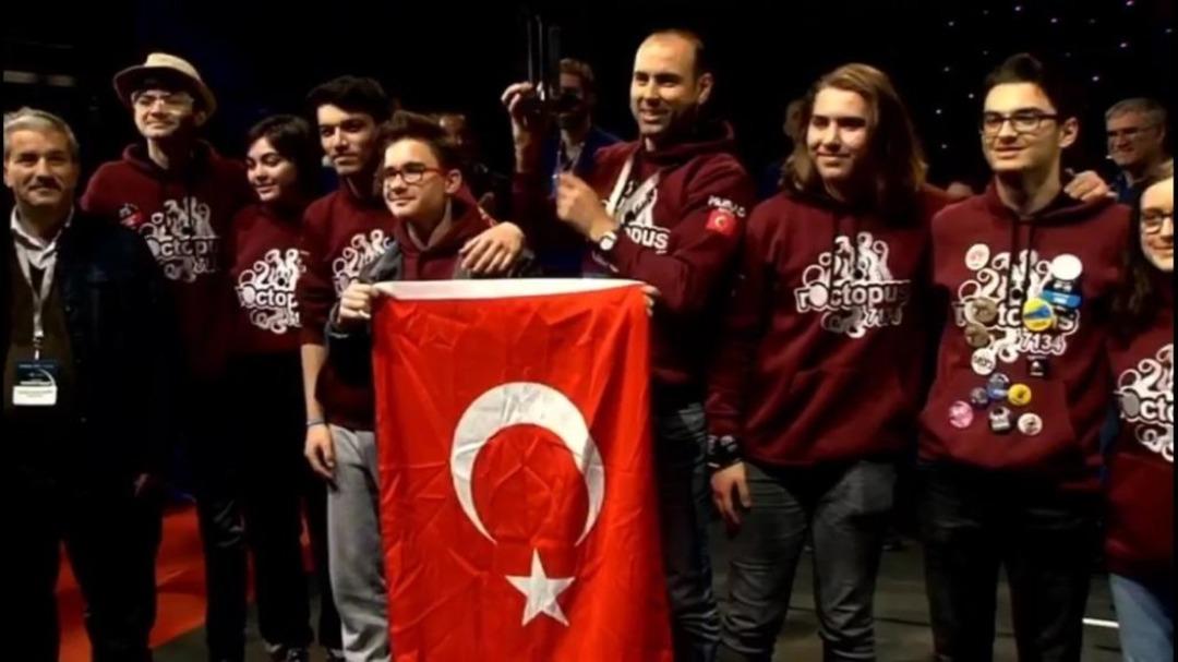 Aydın MEB Robot Takımı &ldquo;rOctopus 7134&rdquo;, Kanada da b&uuml;y&uuml;k bir başarıya imza attı