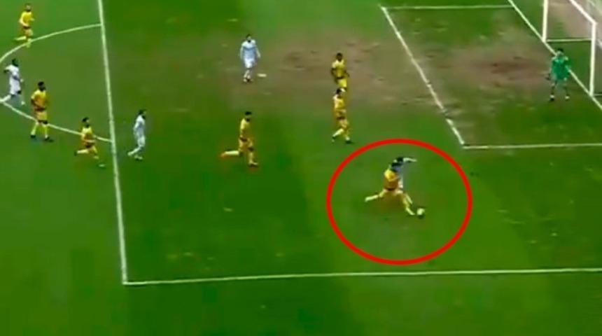 Yeni Malatyaspor-Başakşehir maçında tartışmalı penaltı 