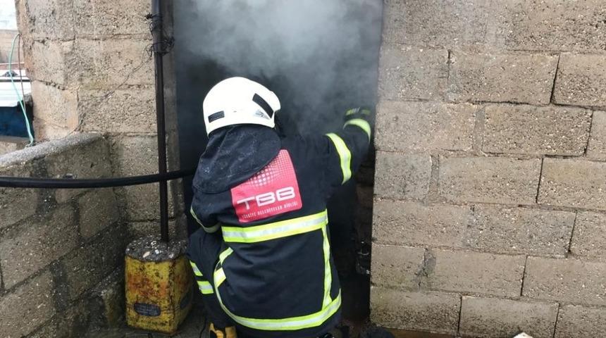 Odunlukta &ccedil;ıkan yangın s&ouml;nd&uuml;r&uuml;ld&uuml;