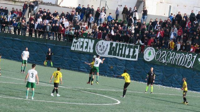 Lider Foça Belediyespor, Özçamdibi Spor engelini 4 golle aştı