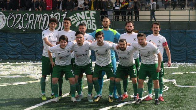 Lider Foça Belediyespor, Özçamdibi Spor engelini 4 golle aştı