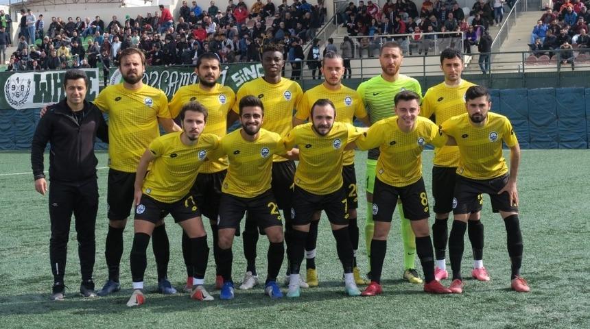 Lider Foça Belediyespor, Özçamdibi Spor engelini 4 golle aştı