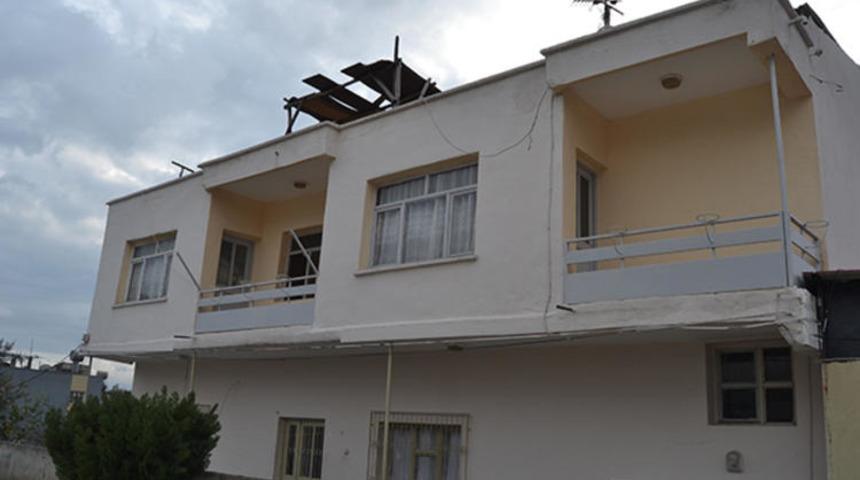 10 yaşındaki oğlunun g&ouml;z&uuml; &ouml;n&uuml;nde eşine dehşeti yaşattı!