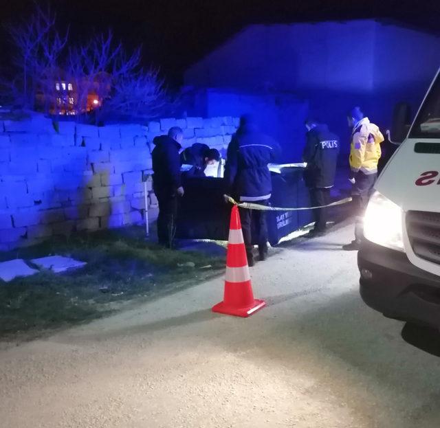 Y&uuml;ksek sesle m&uuml;zik dinleyen arkadaşını &ouml;ld&uuml;rd&uuml;, kayıplara karıştı 2