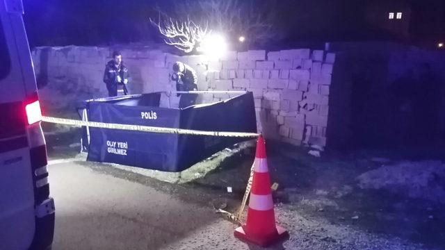 Yüksek sesle müzik dinleyen arkadaşını öldürdü, kayıplara karıştı