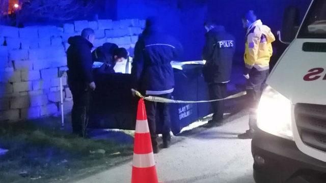 Yüksek sesle müzik dinliyor diye arkadaşını 6 yerinden bıçakladı!