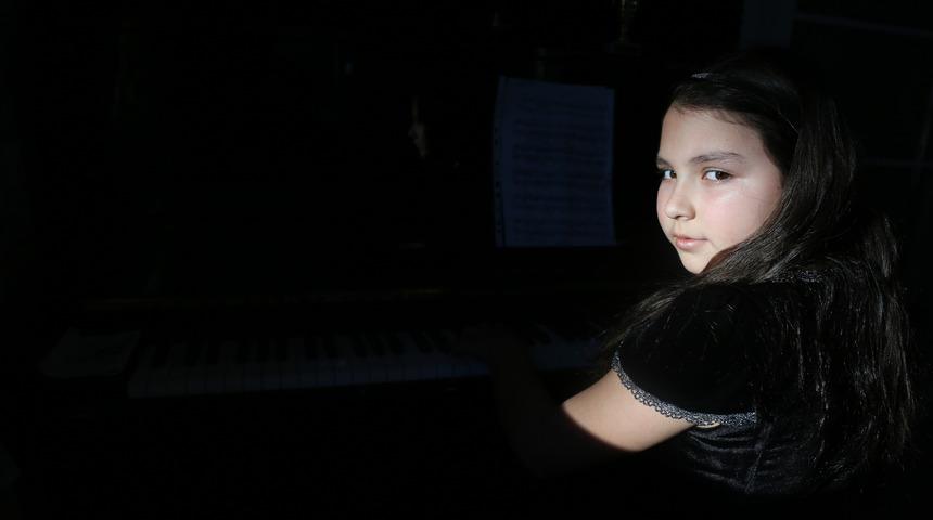 9 yaşındaki İpek, New York'ta T&uuml;rkiye'yi temsil edecek