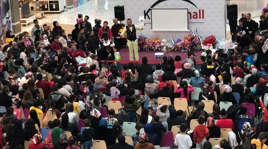 Yetenek Sizsiniz finalisti Mehmet Erdem Kayseri&rsquo;de &ccedil;ocukları sevindirdi