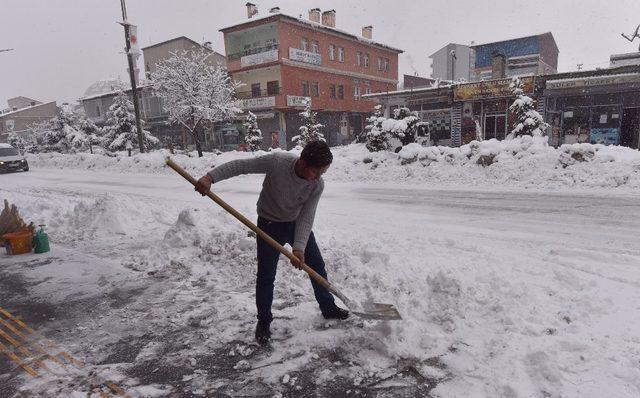 Ahlat’ta kar tatili