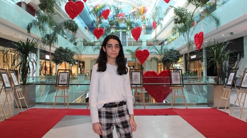 8.sınıf &ouml;ğrencisinden &rsquo;Tarihe İz Bırakanlar&rsquo; sergisi