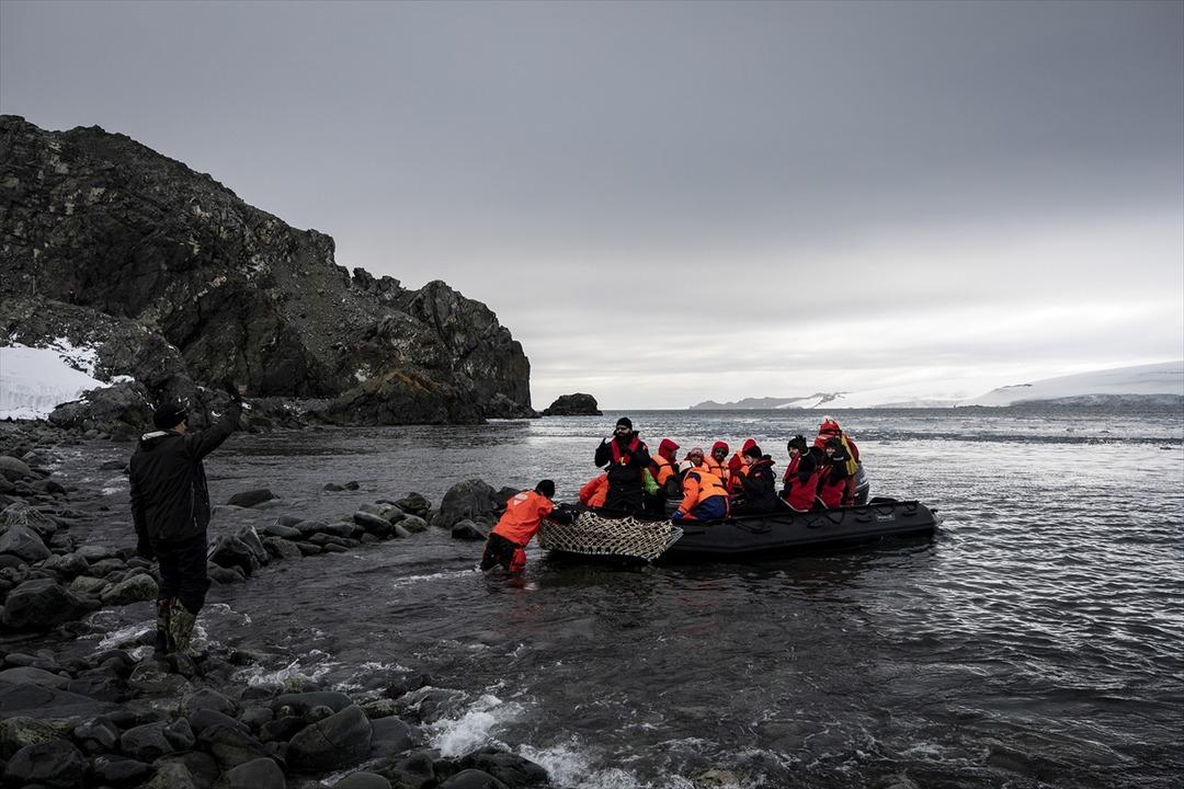 Antartika'daki T&uuml;rk ekibinden yabancı &uuml;slere ziyaret