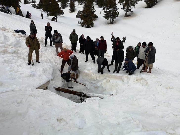 Yaz için tonlarca kar depoladılar! G1