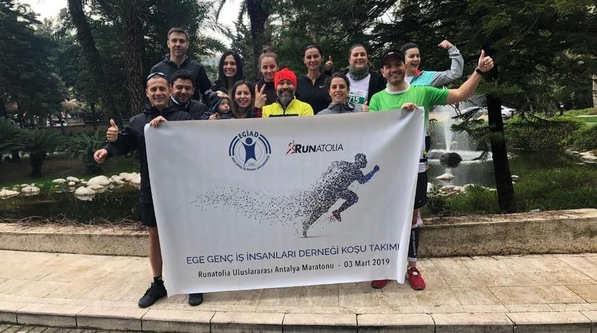 EGİAD iyilik i&ccedil;in koştu, dereceye girdi