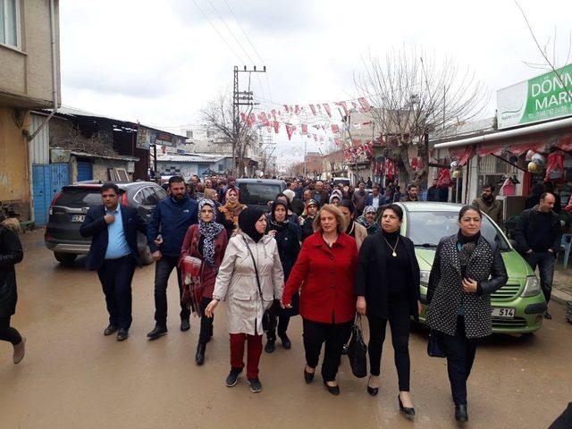 AK Partililer’in Elbeyli’ye çıkarma yaptı