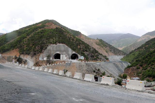 Avrupa'nın en uzunu olacak Zigana Tüneli'nin yarısı geçildi