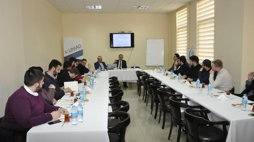 Rekt&ouml;r Şahin,  &ouml;ğrencilere ders verdi