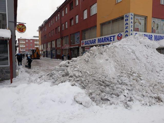 Çaldıran’da karla mücadele çalışması