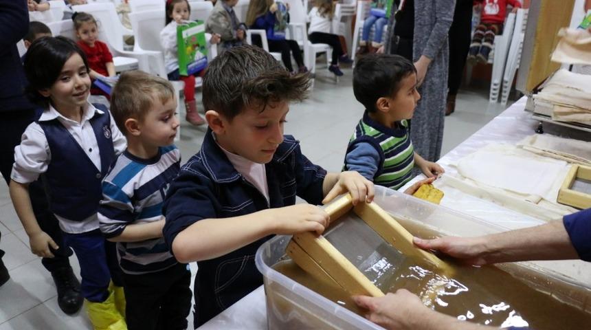 Kağıdın b&uuml;y&uuml;l&uuml; d&uuml;nyası k&ouml;y okullarında