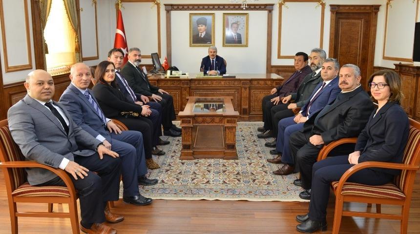 Vali İbrahim Akın: "Muhasebeciler mali hayatın vazge&ccedil;ilmezi"