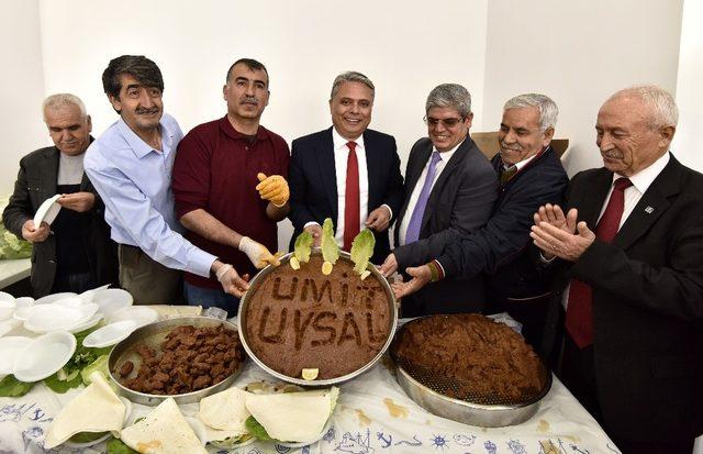 Uysal, hemşeri dernekleriyle ve pazarcı esnafıyla buluştu