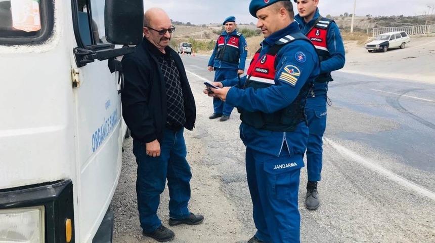 Jandarma aranan 5 kişiyi yakaladı