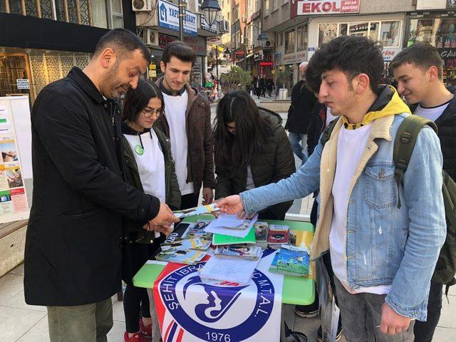 Öğrencilerden Yeşilay Haftası farkındalık etkinliği