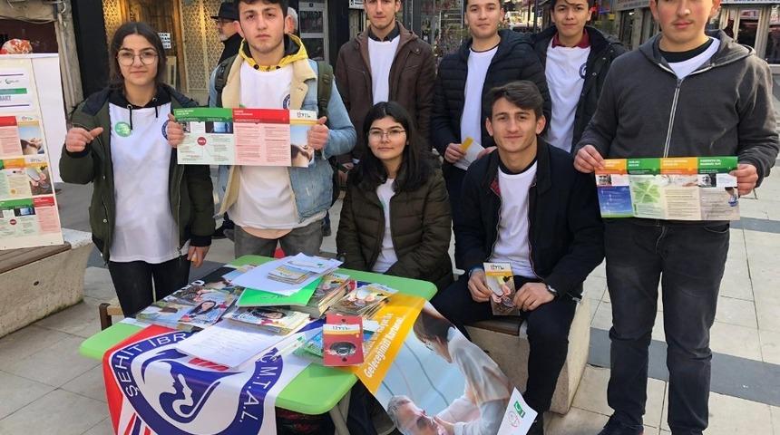 &Ouml;ğrencilerden Yeşilay Haftası farkındalık etkinliği