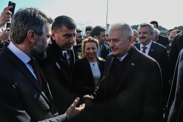 Binali Yıldırım seçim çalışmalarını Büyükçekmece'de sürdürüyor