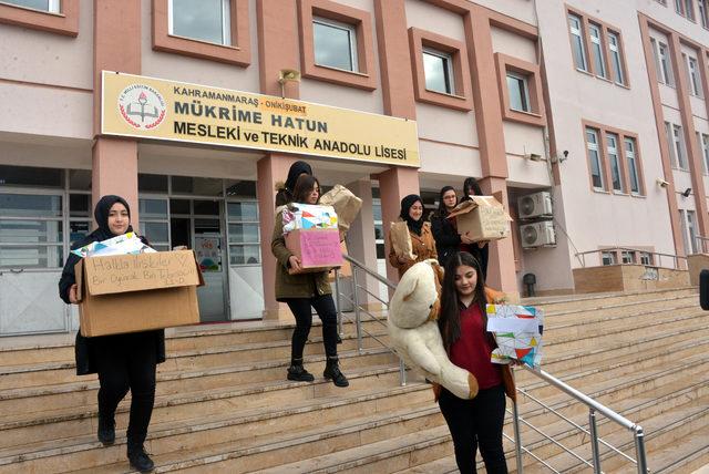 Topladıkları oyuncaklarla köy çocuklarının yüzlerini güldürdüler