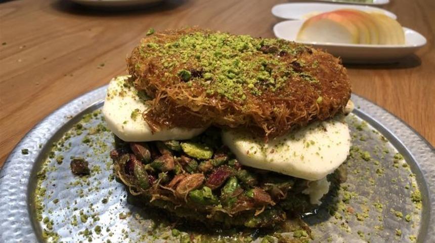 K&uuml;nefenin lezzeti ikiye katlandı: Burger k&uuml;nefe