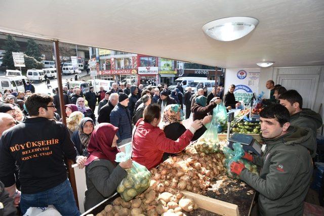 Trabzon’da hafta sonu kurulan tanzim satış yerine ilgi artıyor