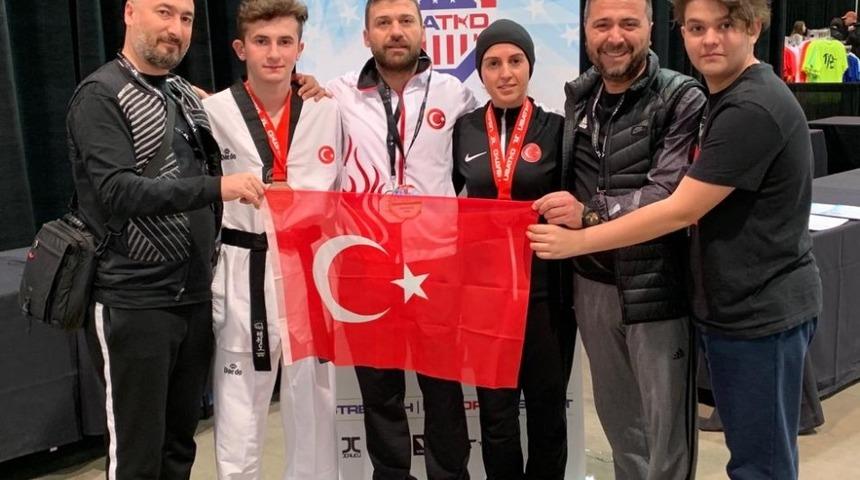 Karab&uuml;kl&uuml; taekwondocu Amerika&rsquo;dan bronz madalya ile d&ouml;nd&uuml;