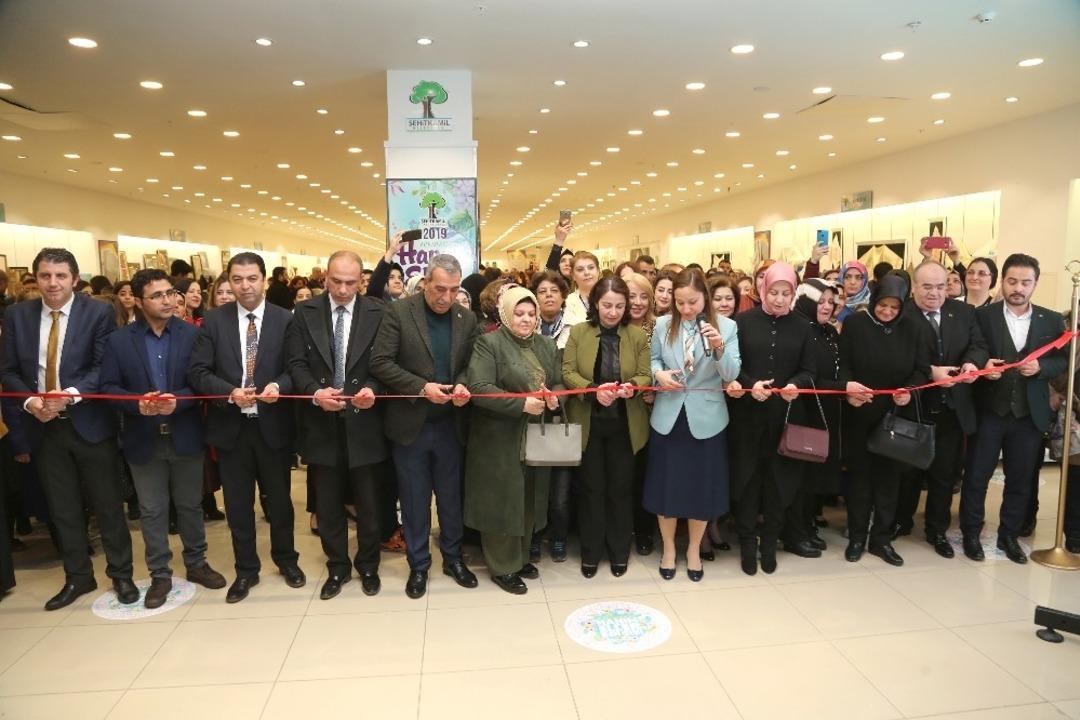 Kadınların eserleri g&ouml;r&uuml;c&uuml;ye &ccedil;ıktı