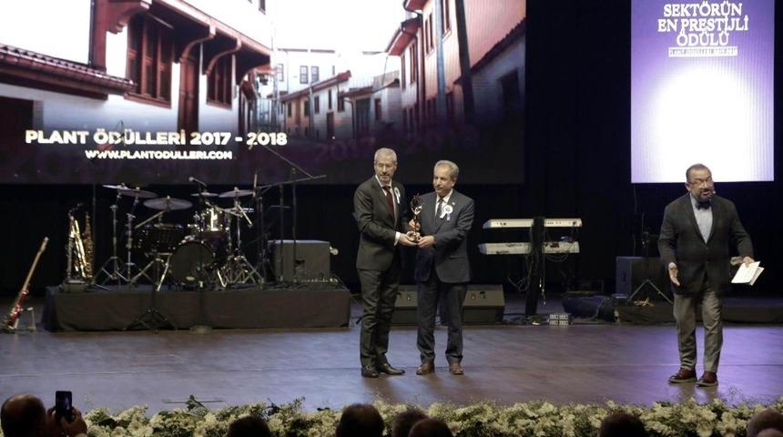 Başkan Akkaya, Plant &Ouml;d&uuml;l&uuml;&rsquo;n&uuml; aldı