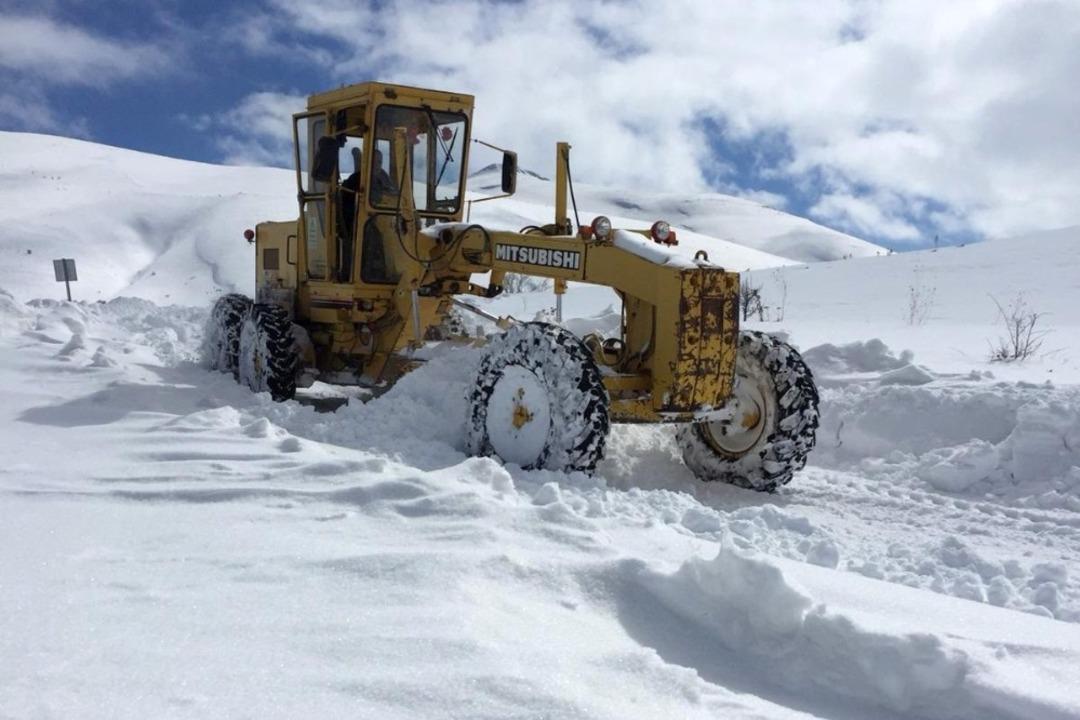 G&uuml;m&uuml;şhane&rsquo;de kapalı k&ouml;y yolları a&ccedil;ıldı